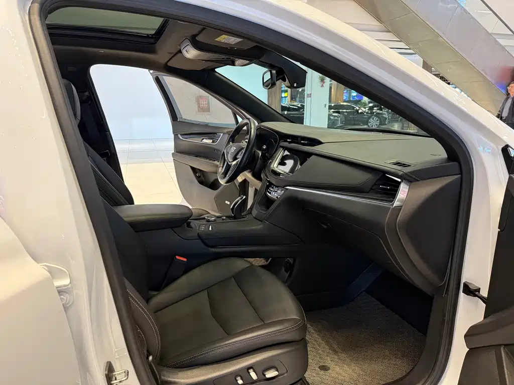 Cadillac XT5 2022 — фото 11