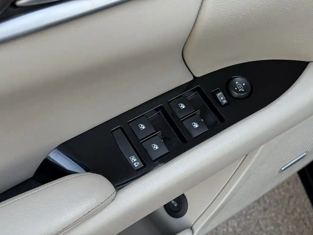 Cadillac XTS 2017 — фото 19