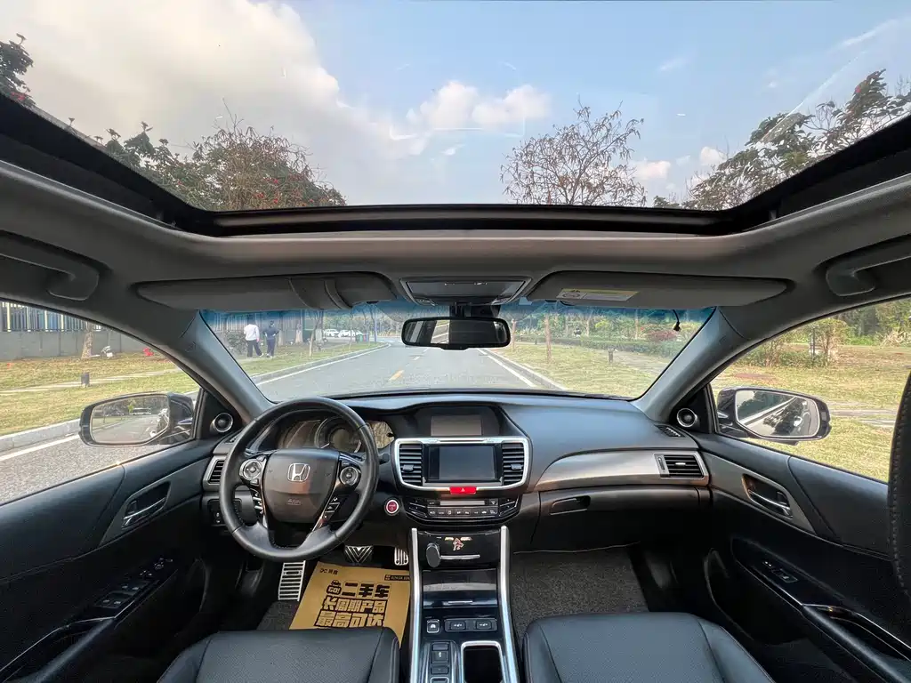 Honda Accord 2018 — фото 12