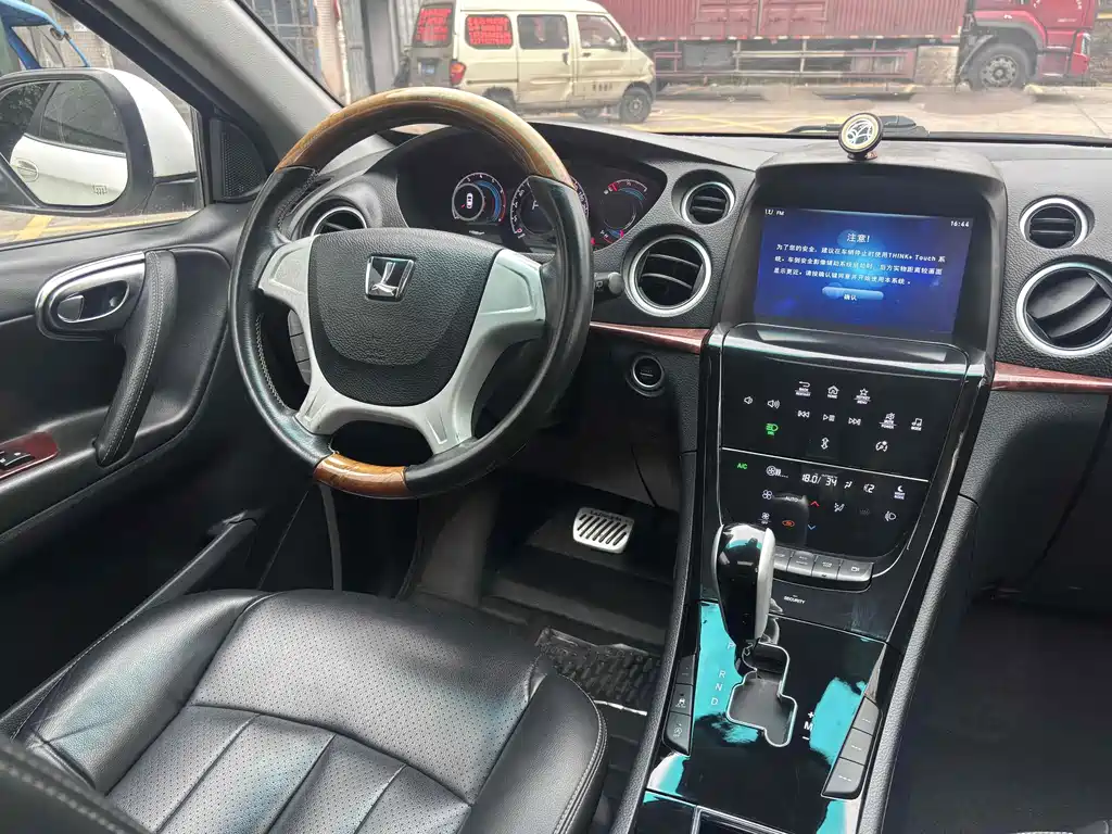 Luxgen Da7 SUV 2015 — фото 11