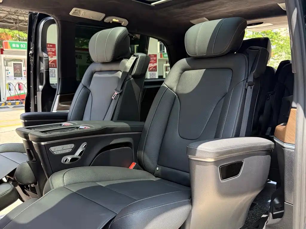 Mercedes-Benz V-Class 2022 — фото 19