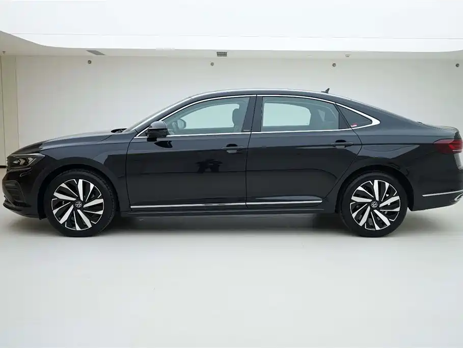 Volkswagen Passat 2024 — фото 3