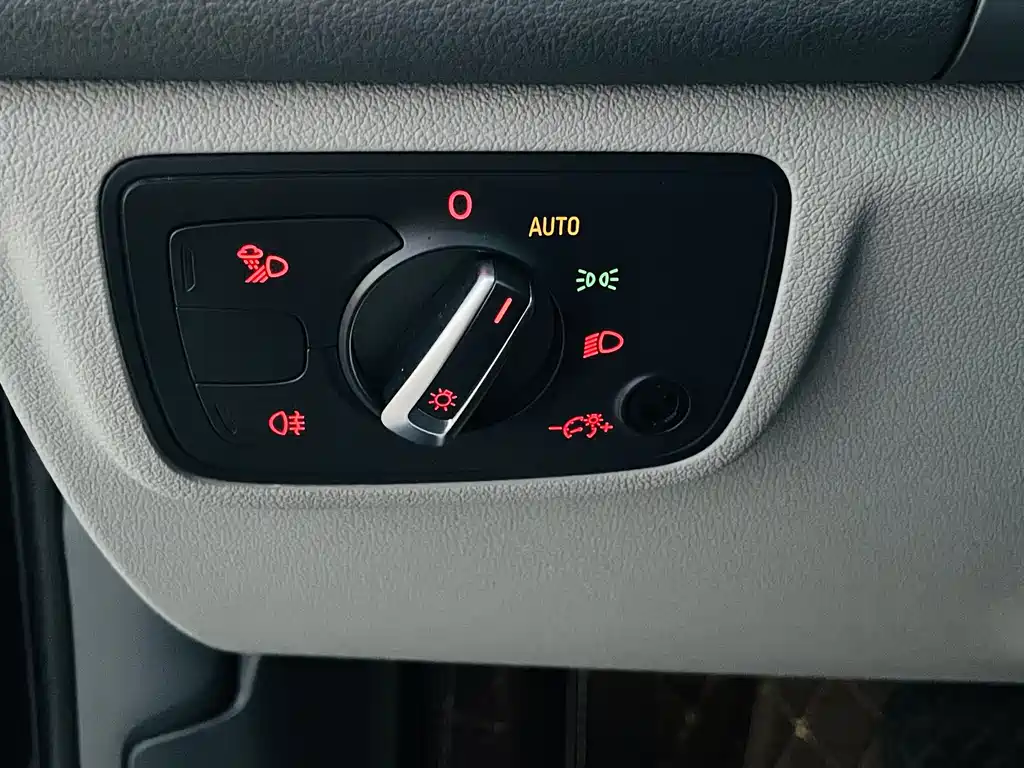 Audi A6L 2014 — фото 18