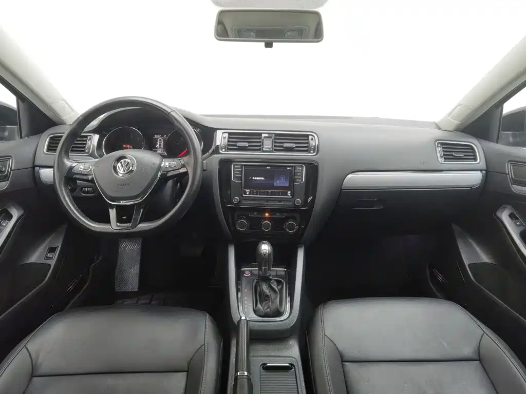 Volkswagen Sagitar 2018