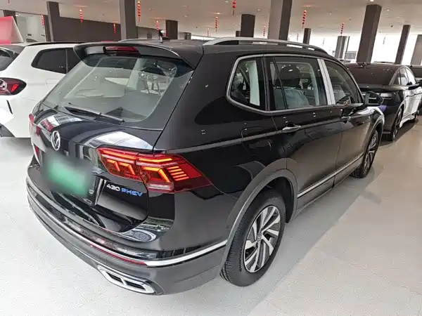 Volkswagen Tiguan L Plug-In Hybrid 2025