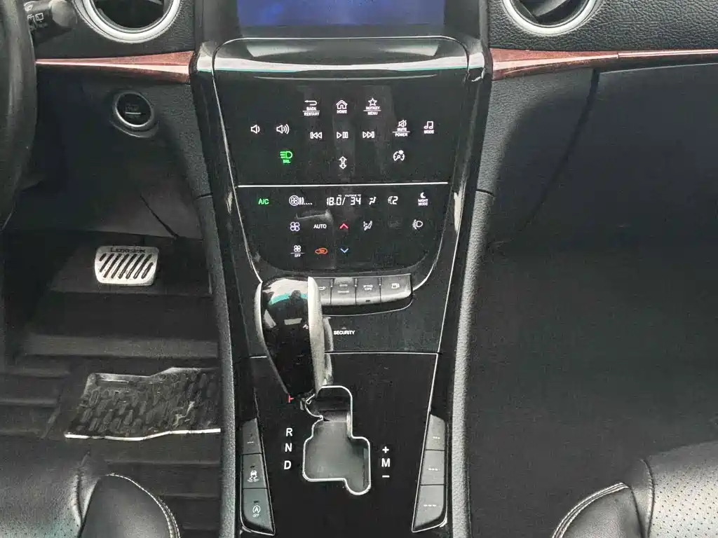 Luxgen Da7 SUV 2015 — фото 12