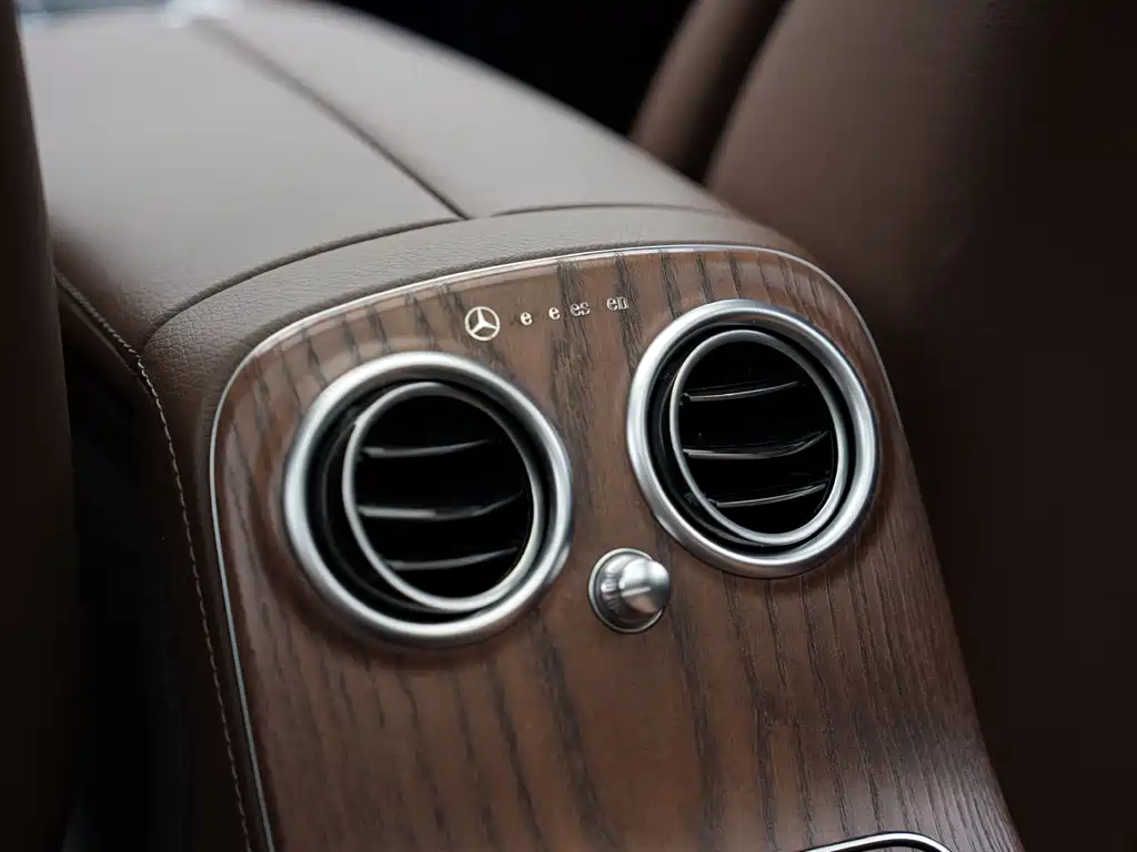 Mercedes-Benz E-Class 2023 — фото 18