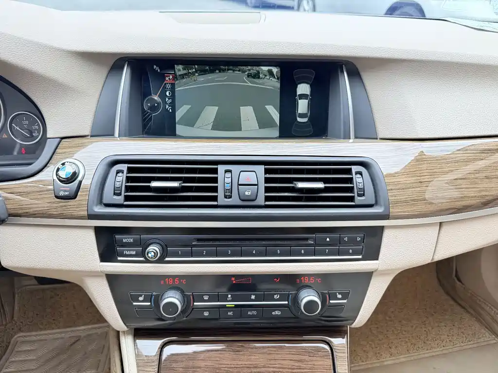 BMW 5 Series 2013 — фото 11