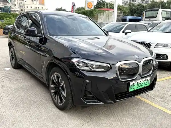 BMW iX3 2024