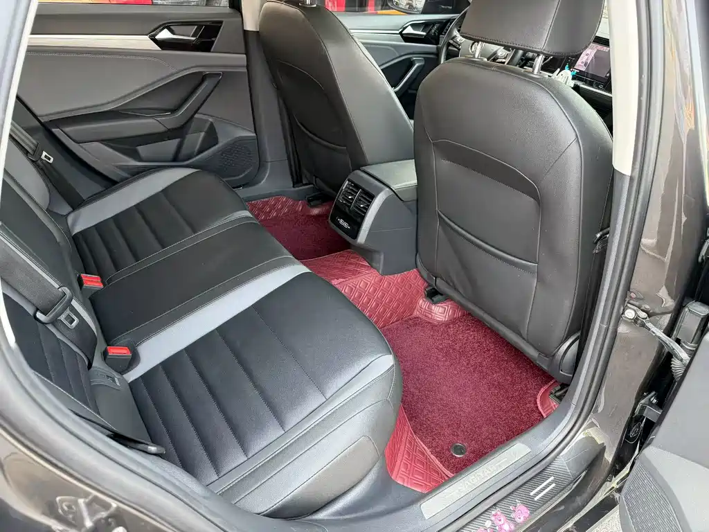 Volkswagen Sagitar 2021