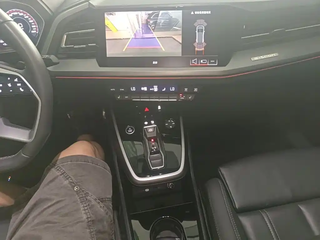 Audi Q4 E-Tron 2023 — фото 14