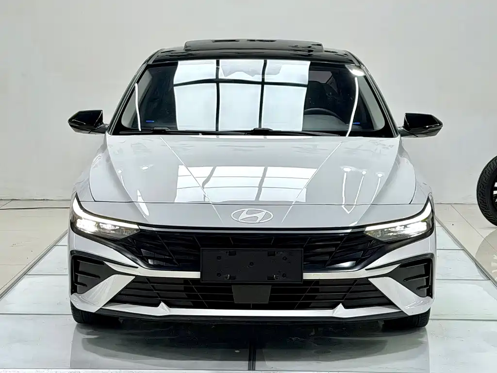 Hyundai Elantra 2023 — фото 2