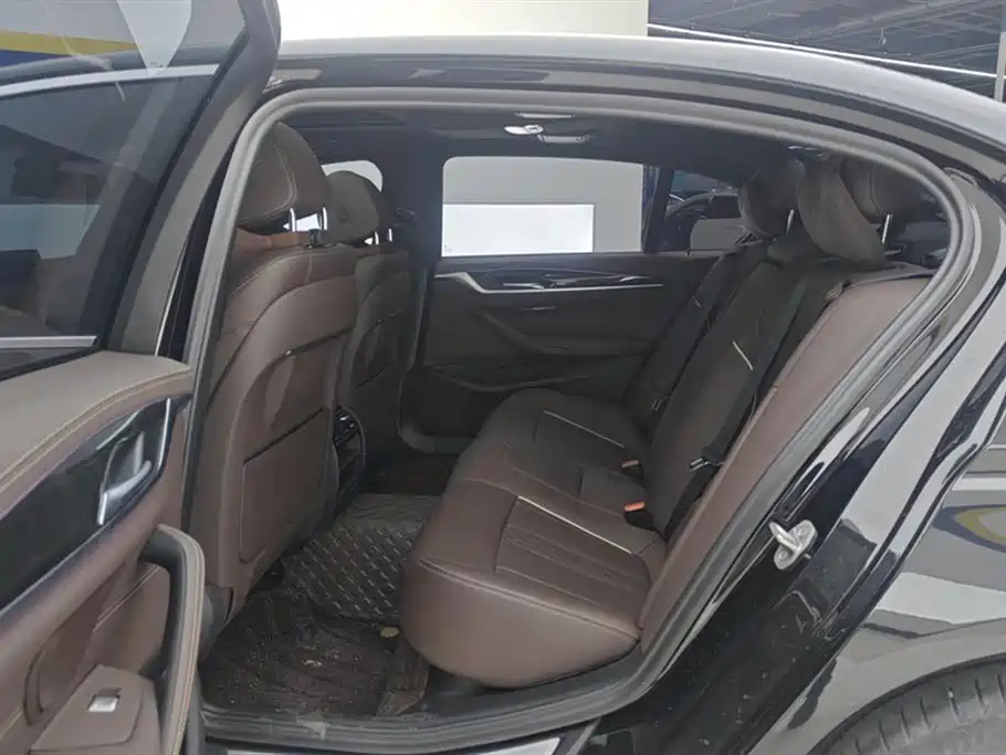 BMW 5 Series 2023 — фото 11