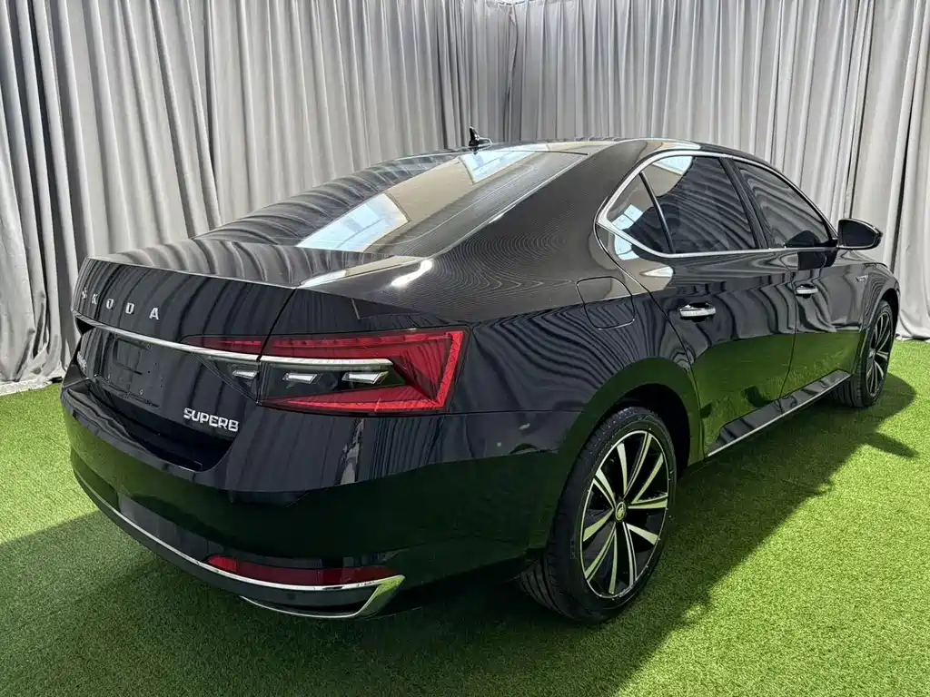 Skoda Superb 2023 — фото 6