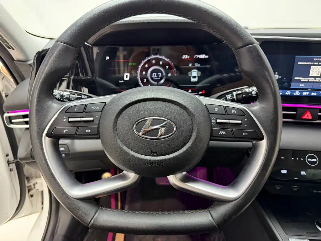 Hyundai Elantra 2023 — фото 18