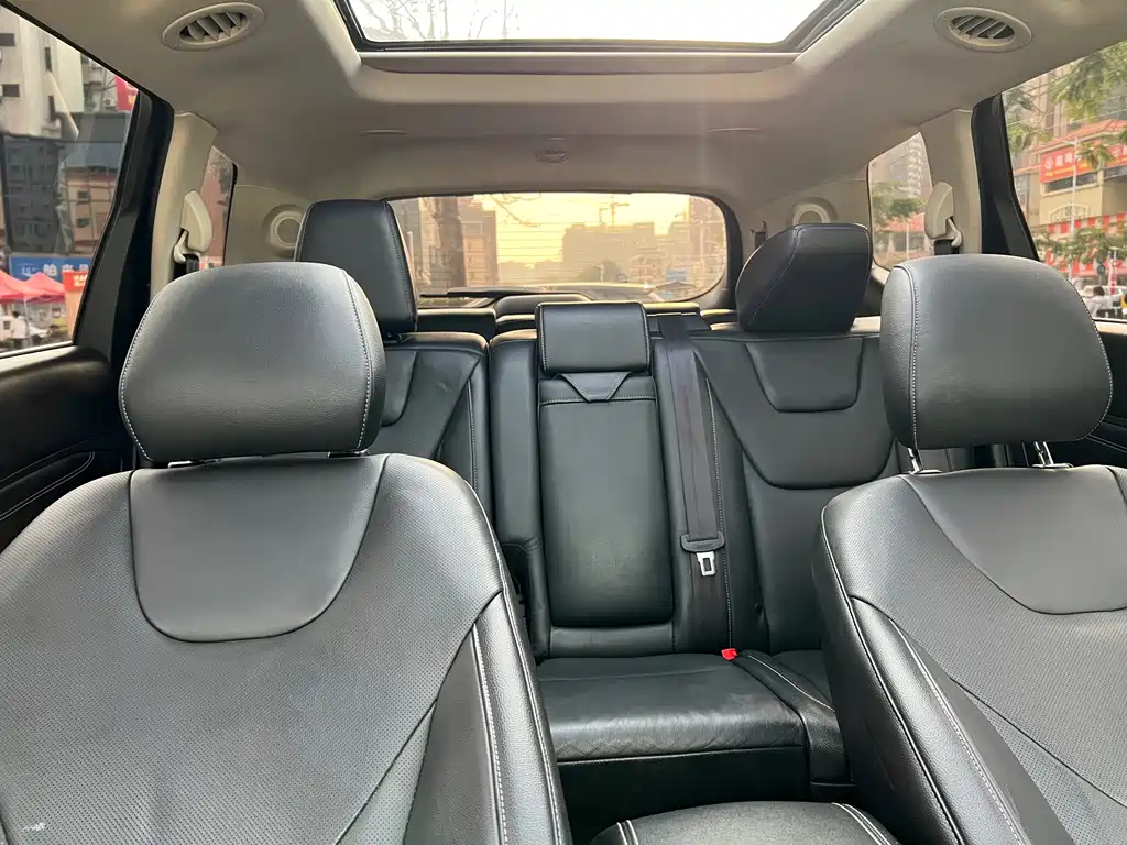 Ford Edge 2017 — фото 19