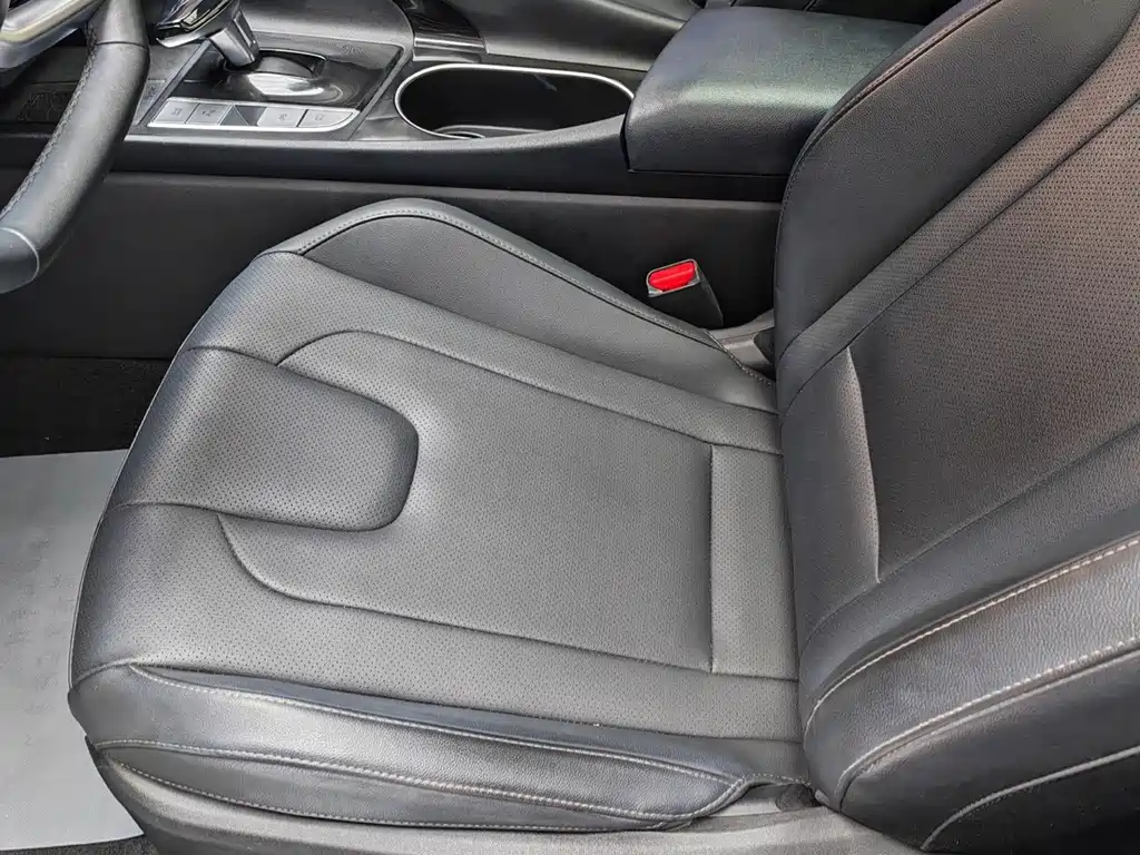 Hyundai Elantra 2022 — фото 17