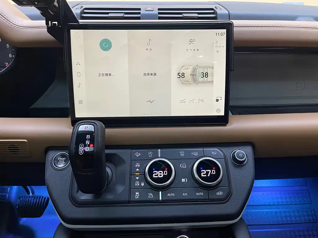 Land Rover Defender 2023 — фото 16