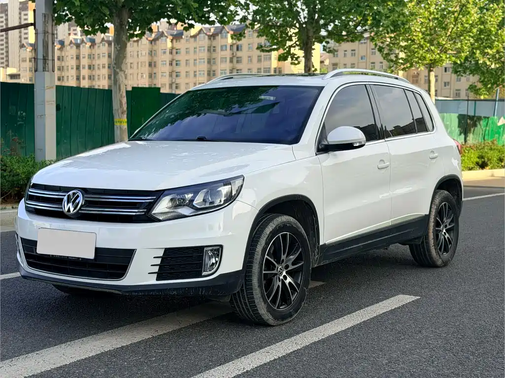 Volkswagen Tiguan 2015 — фото 1
