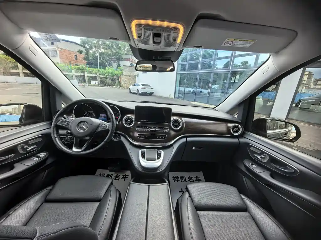 Mercedes-Benz V-Class 2023 — фото 9