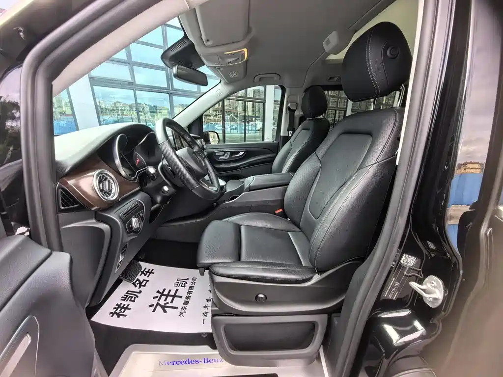 Mercedes-Benz V-Class 2023 — фото 8