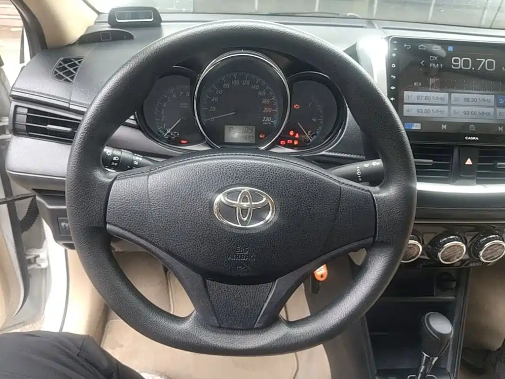 Toyota Yaris L 2019 — фото 11