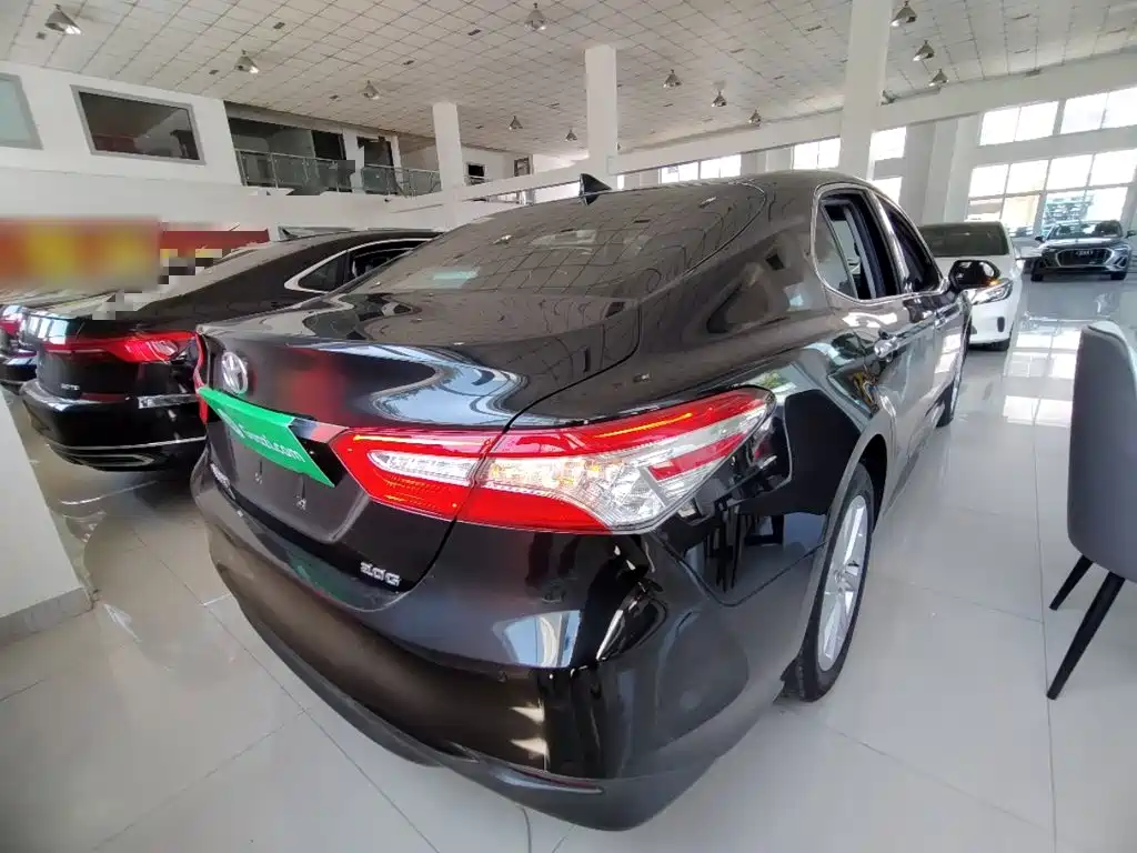 Toyota Camry 2023 — фото 7
