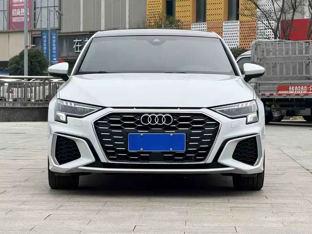 Audi A3 2023 — фото 2