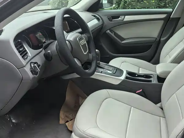 Audi A4L 2011