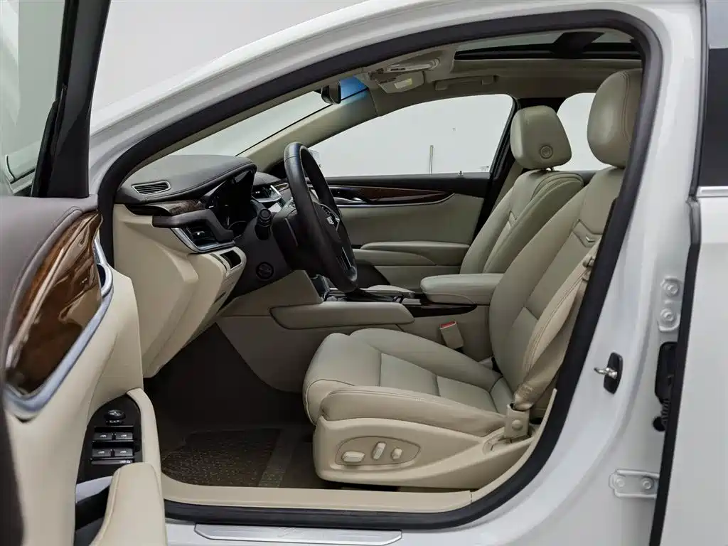 Cadillac XTS 2017 — фото 10