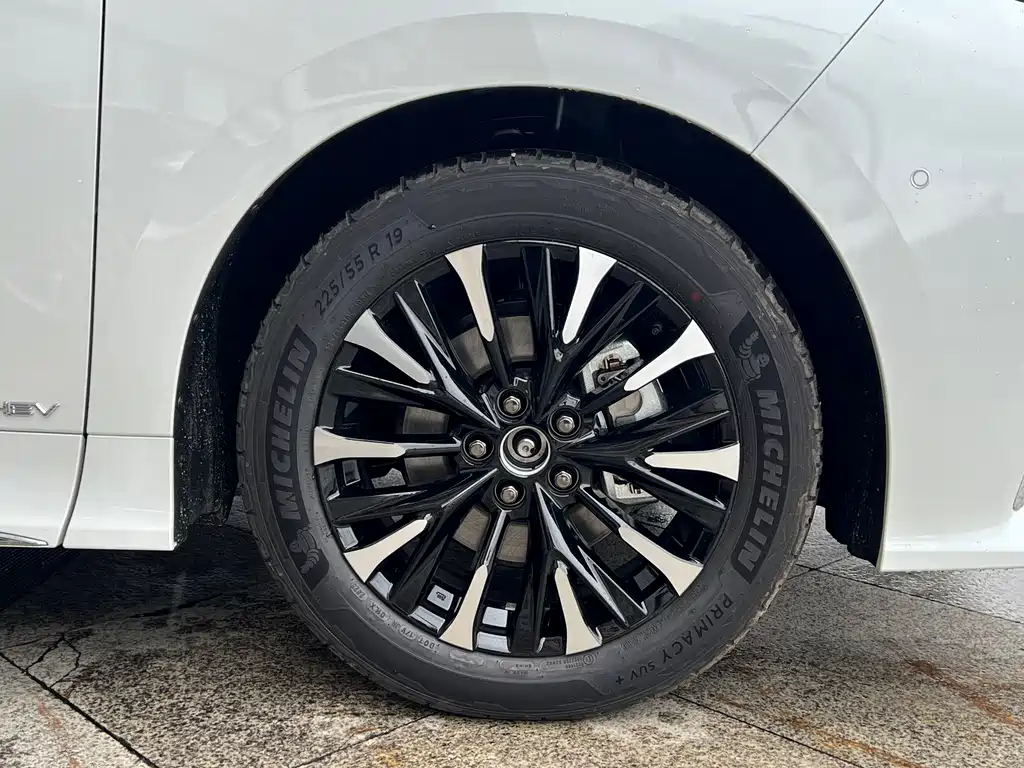 Toyota Alphard — фото 23