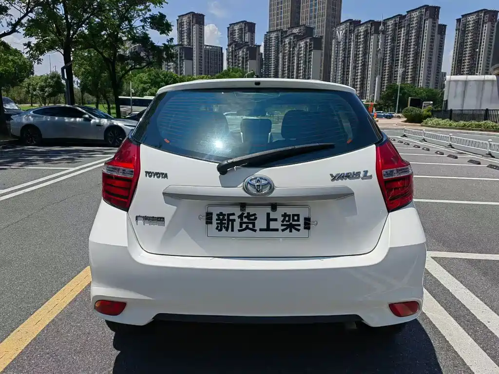 Toyota Yaris L 2017 — фото 8