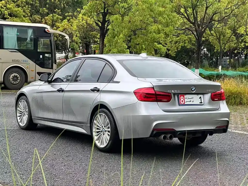 BMW 3 Series 2018 — фото 9