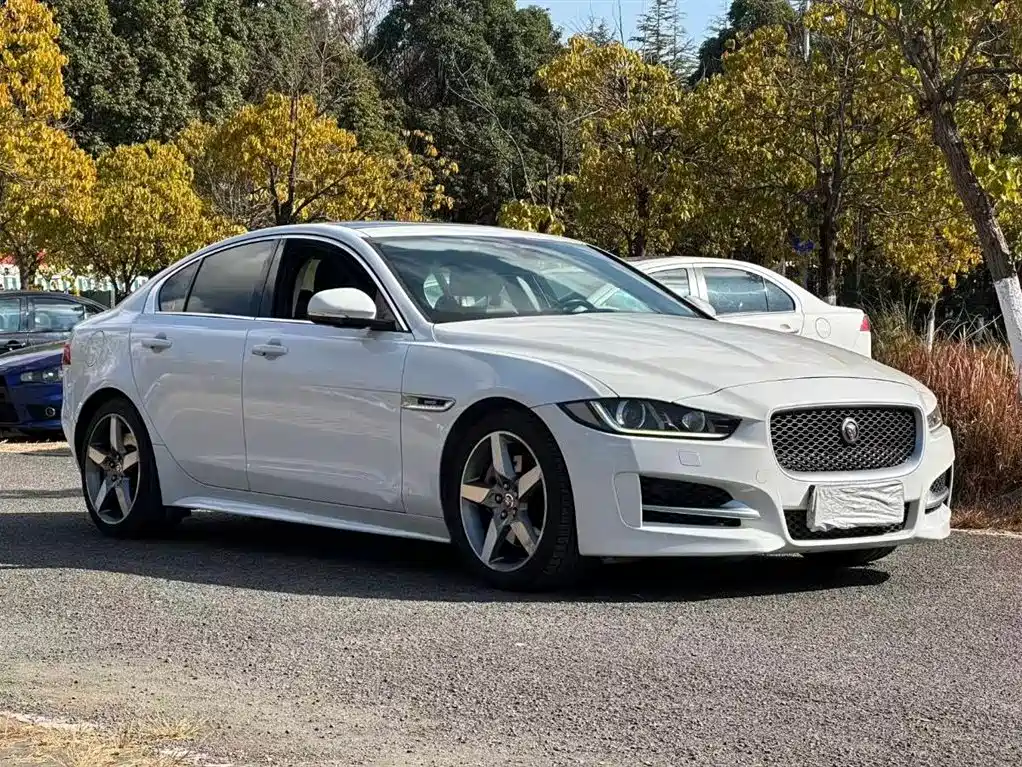 Jaguar XE 2016 — фото 3