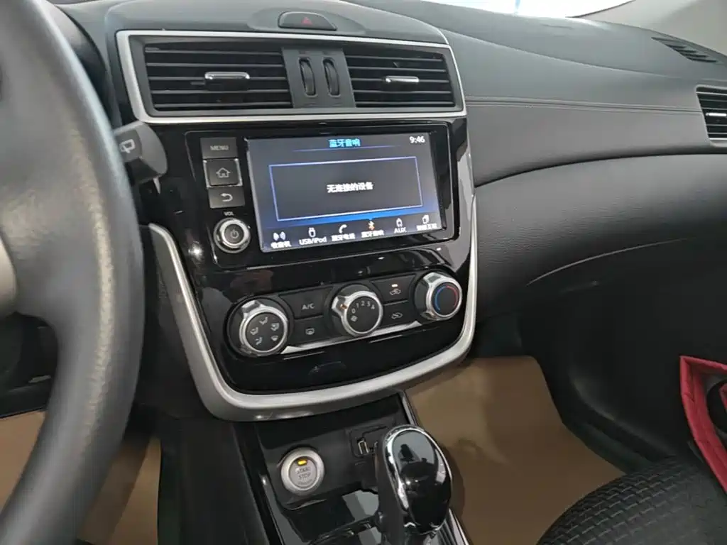 Nissan Tiida 2017 — фото 13