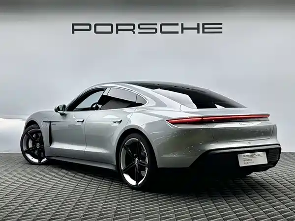 Porsche Taycan 2021