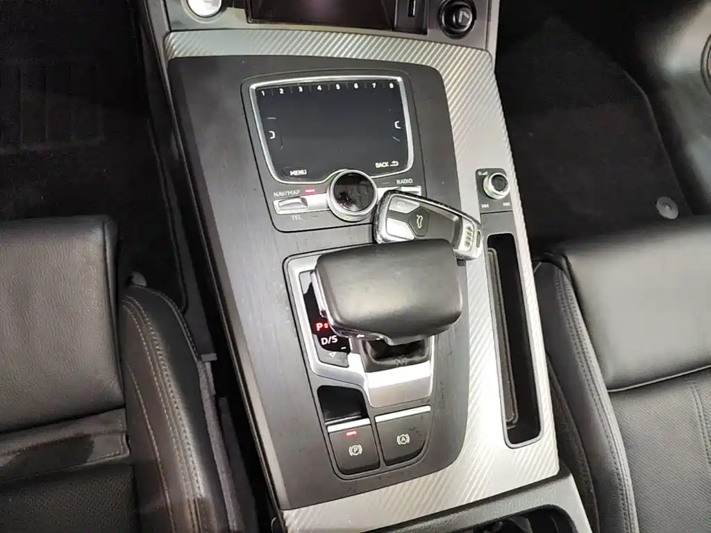 Audi Q5L 2019 — фото 14