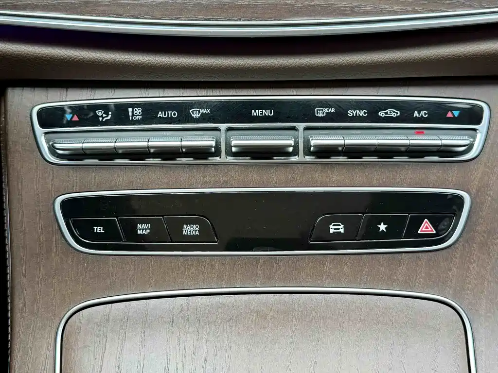 Mercedes-Benz E-Class 2022 — фото 15