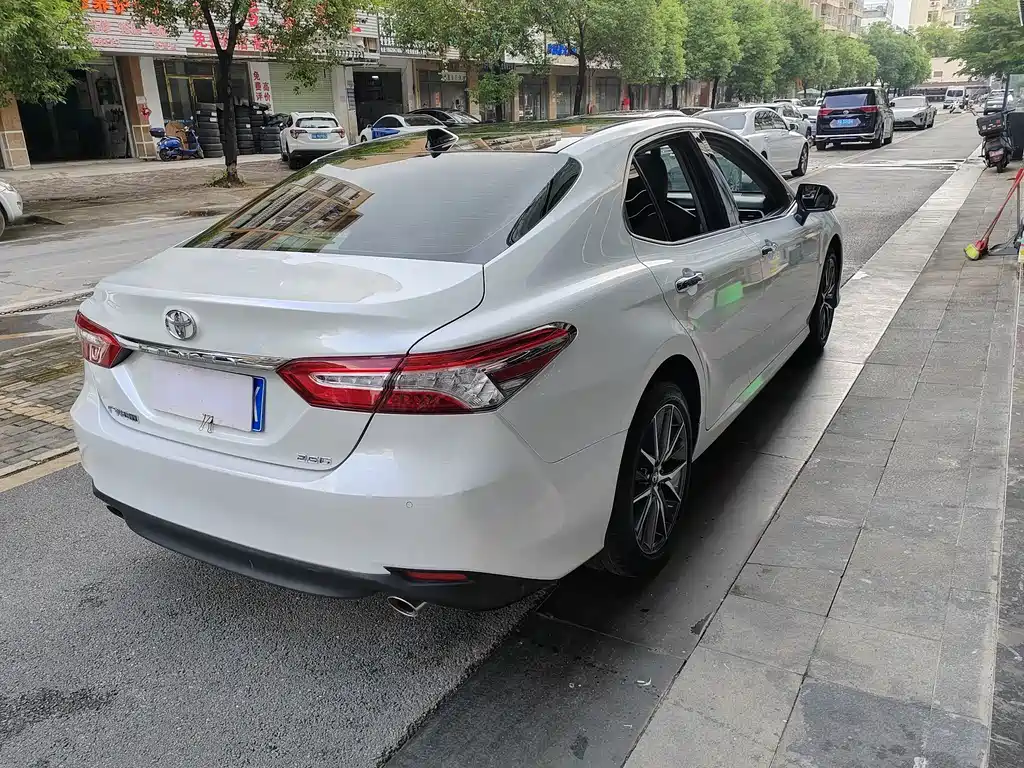 Toyota Camry 2022 — фото 6