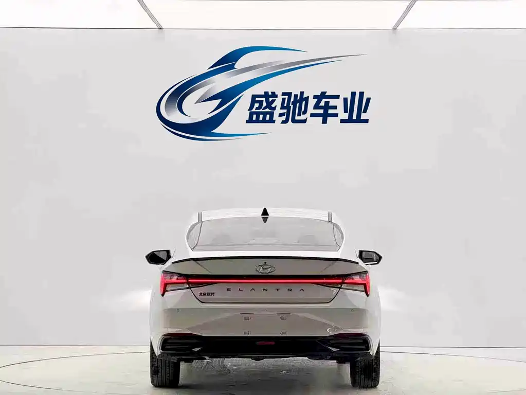 Hyundai Elantra 2022
