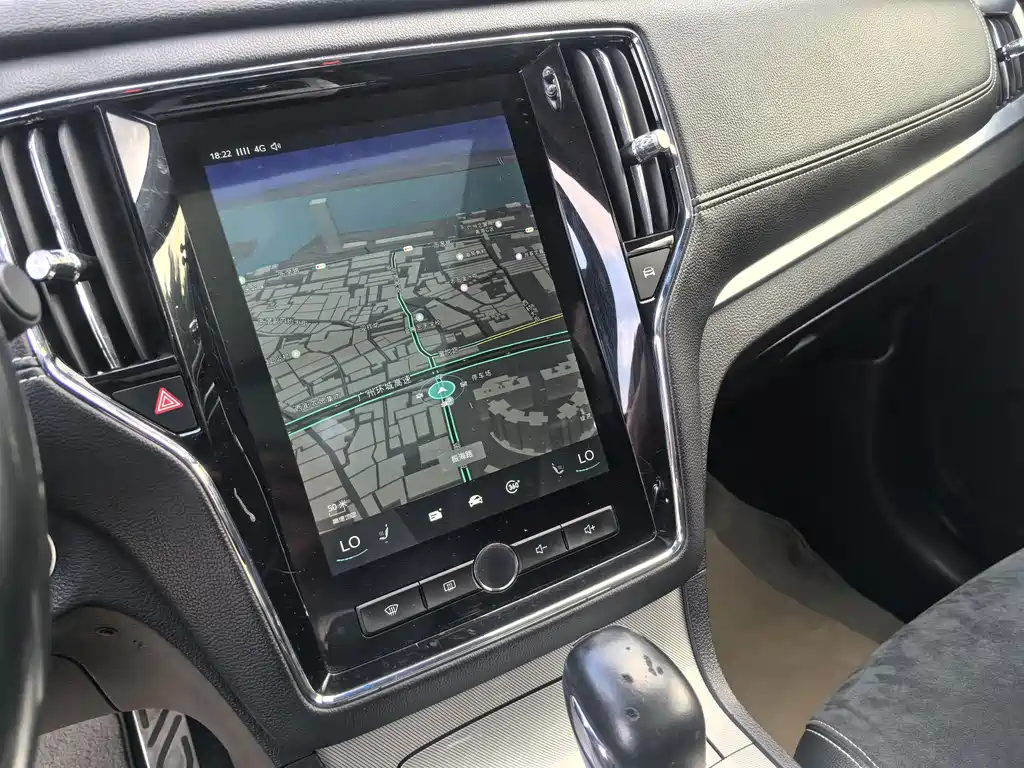 Roewe RX5 New Energy 2018 — фото 16