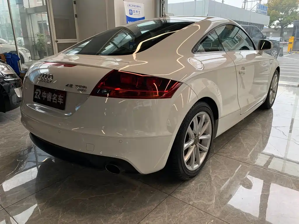 Audi TT 2012 — фото 25