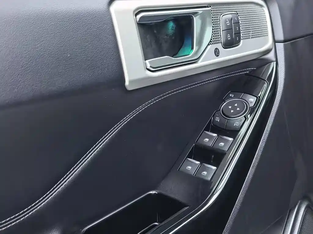 Ford Explorer 2020 — фото 23