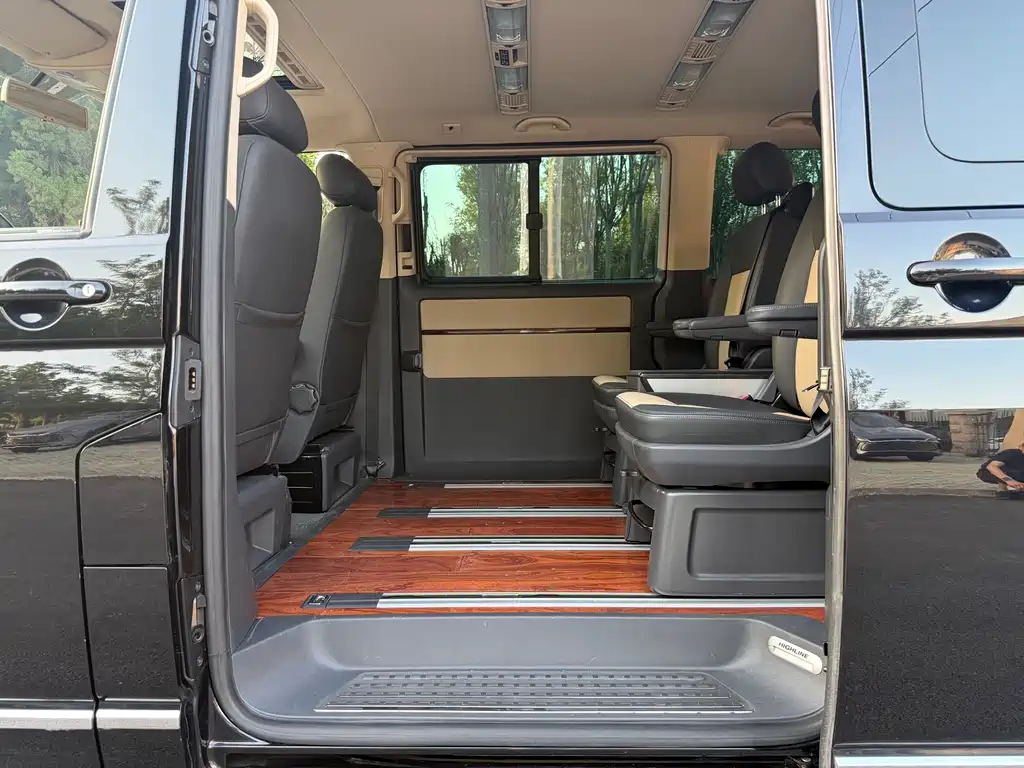 Volkswagen Multivan 2015 — фото 14