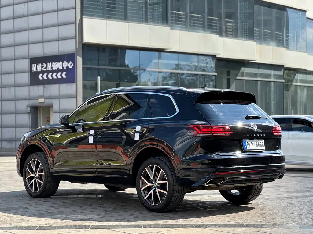 Volkswagen Touareg 2019 — фото 11