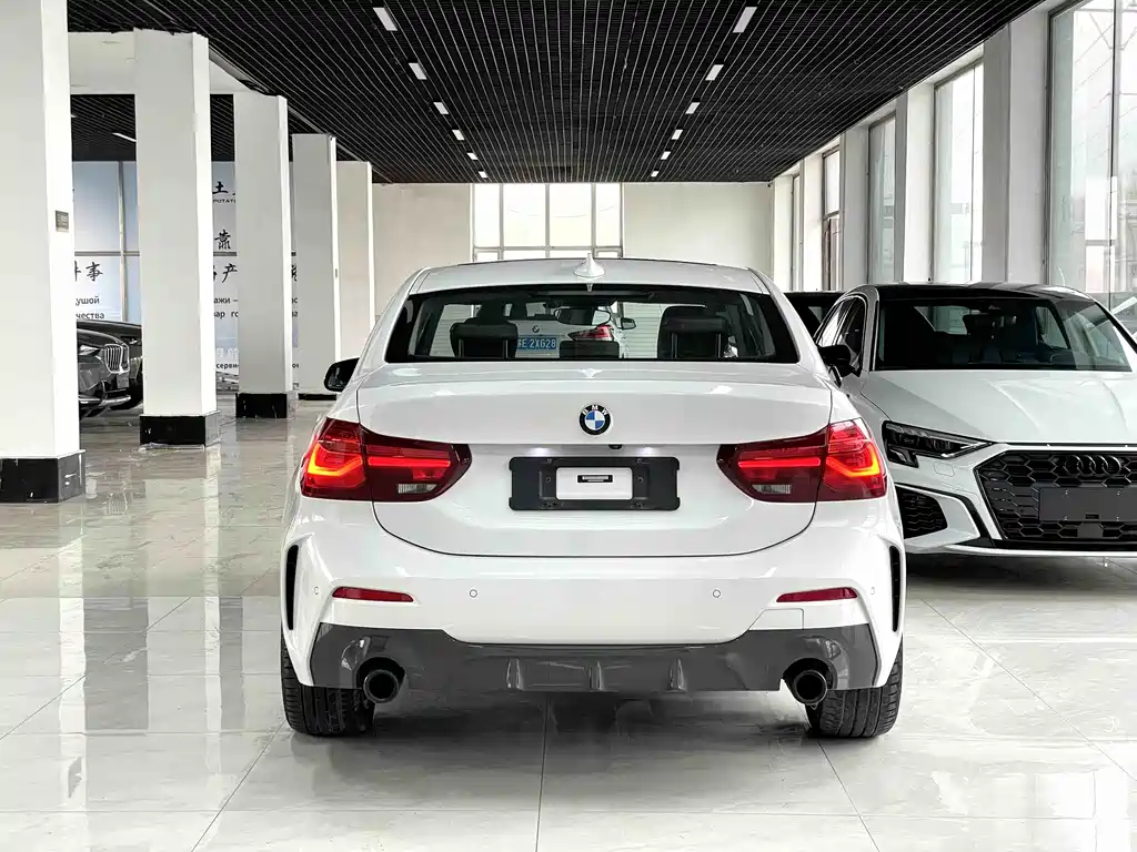 BMW 1 Series 2023 — фото 5