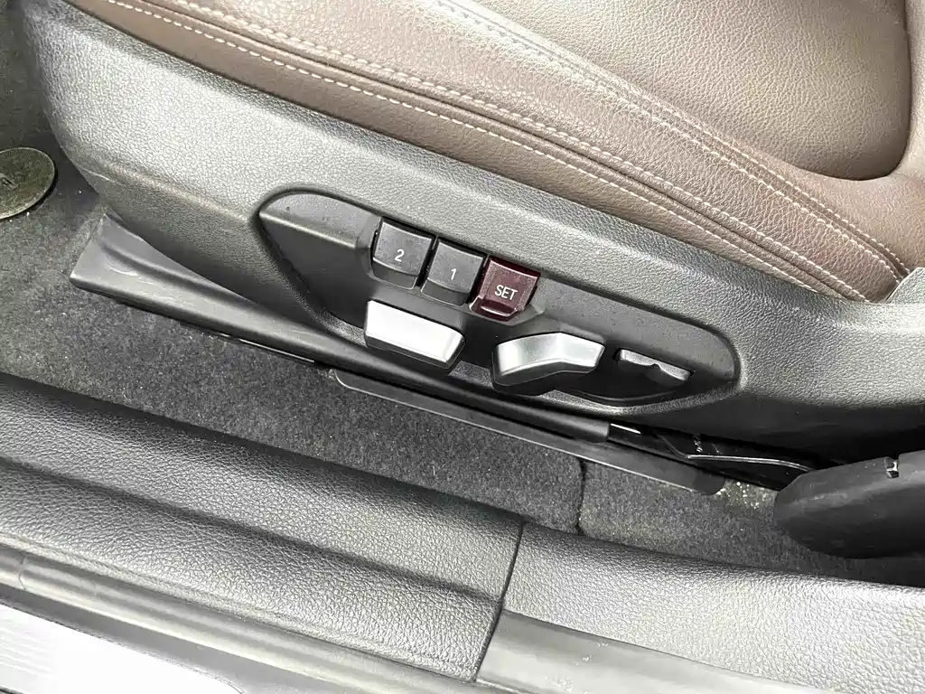 BMW 1 Series 2023 — фото 11