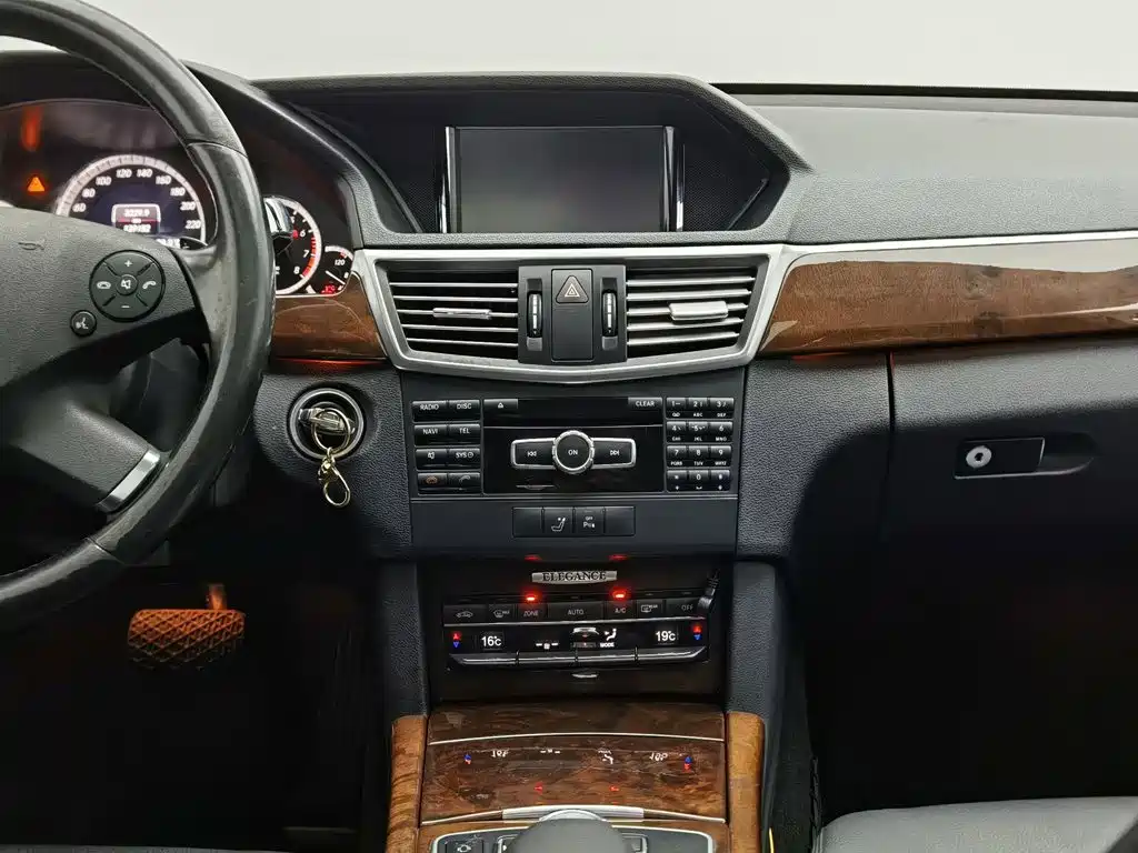 Mercedes-Benz E-Class 2013 — фото 12