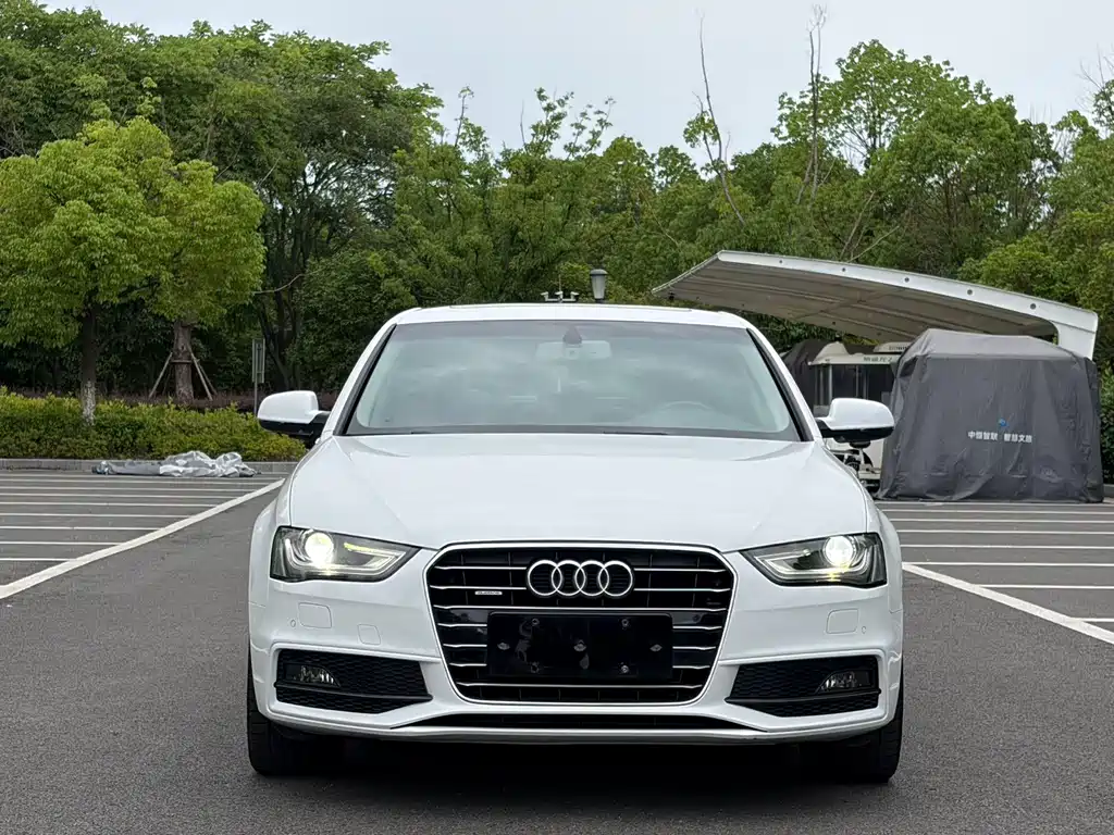 Audi A4L 2016