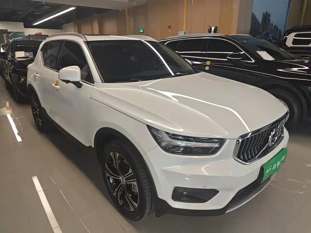 Volvo XC40 2021 — фото 4